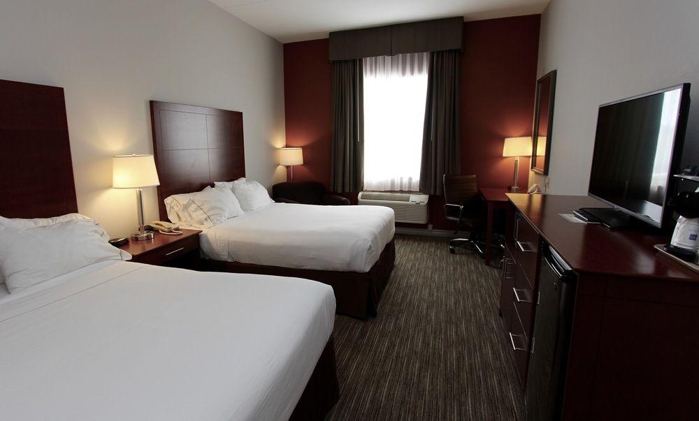 Holiday Inn Express Hotel & Suites 1000 Islands - Gananoque By Ihg Экстерьер фото