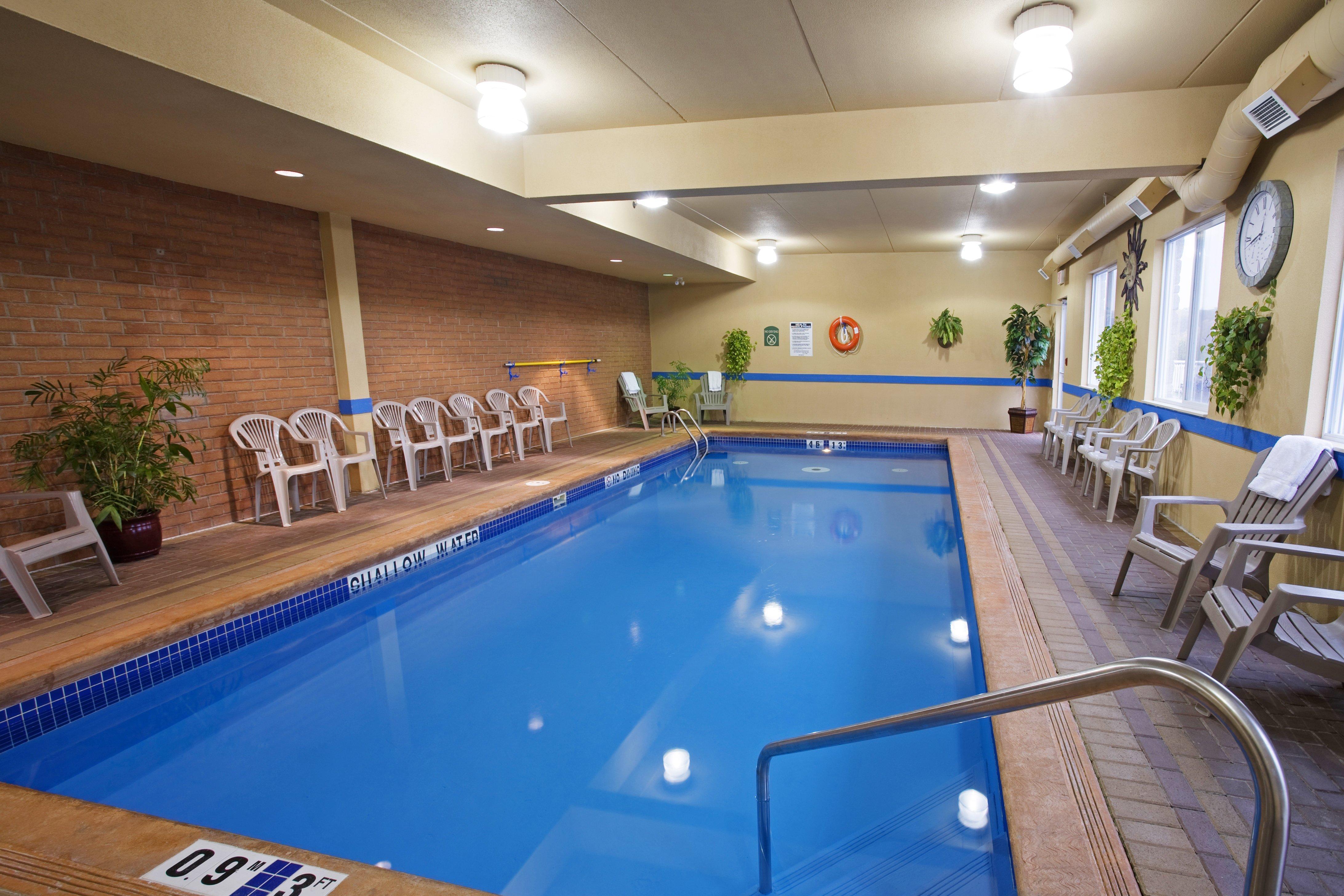 Holiday Inn Express Hotel & Suites 1000 Islands - Gananoque By Ihg Экстерьер фото