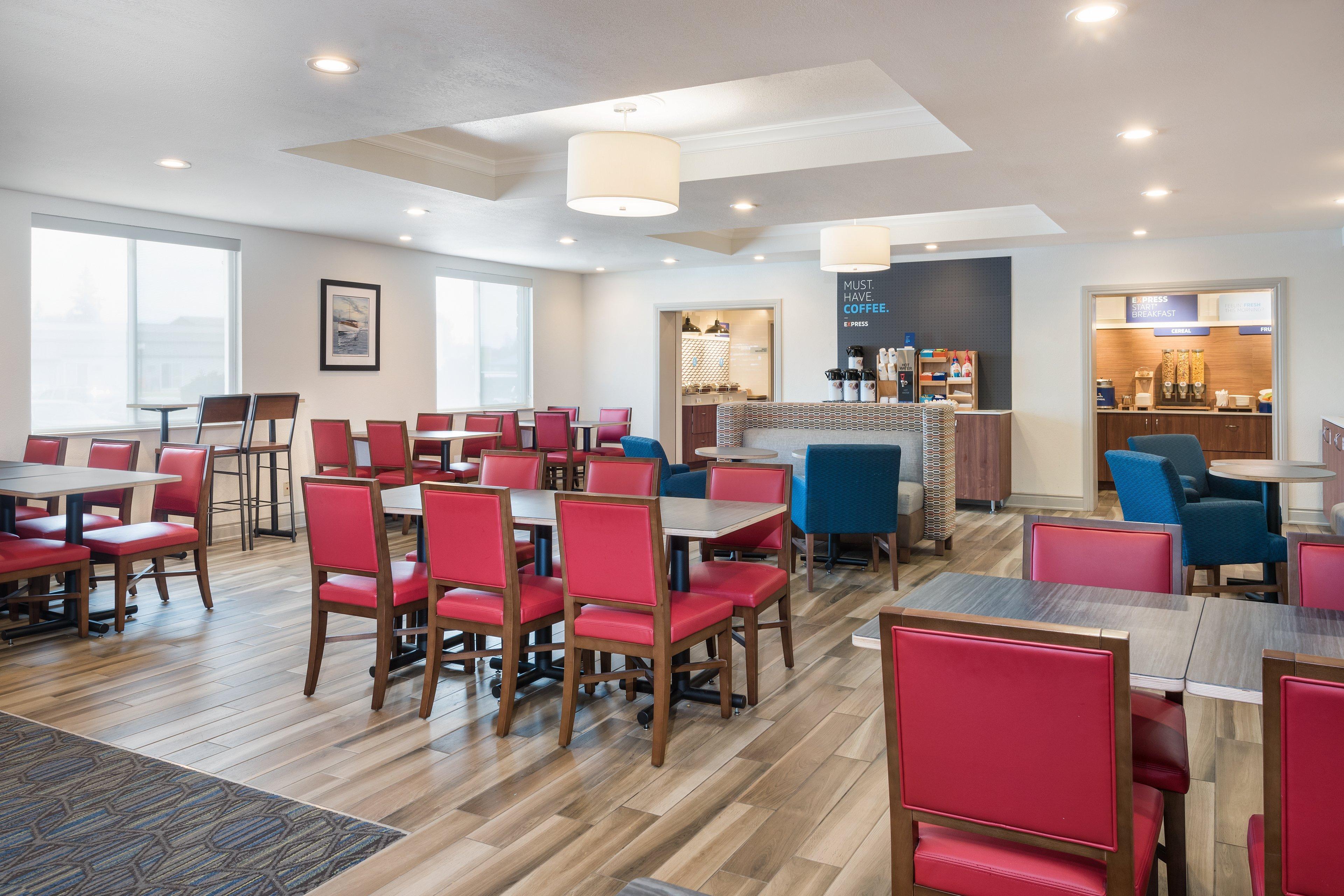 Holiday Inn Express Hotel & Suites 1000 Islands - Gananoque By Ihg Экстерьер фото