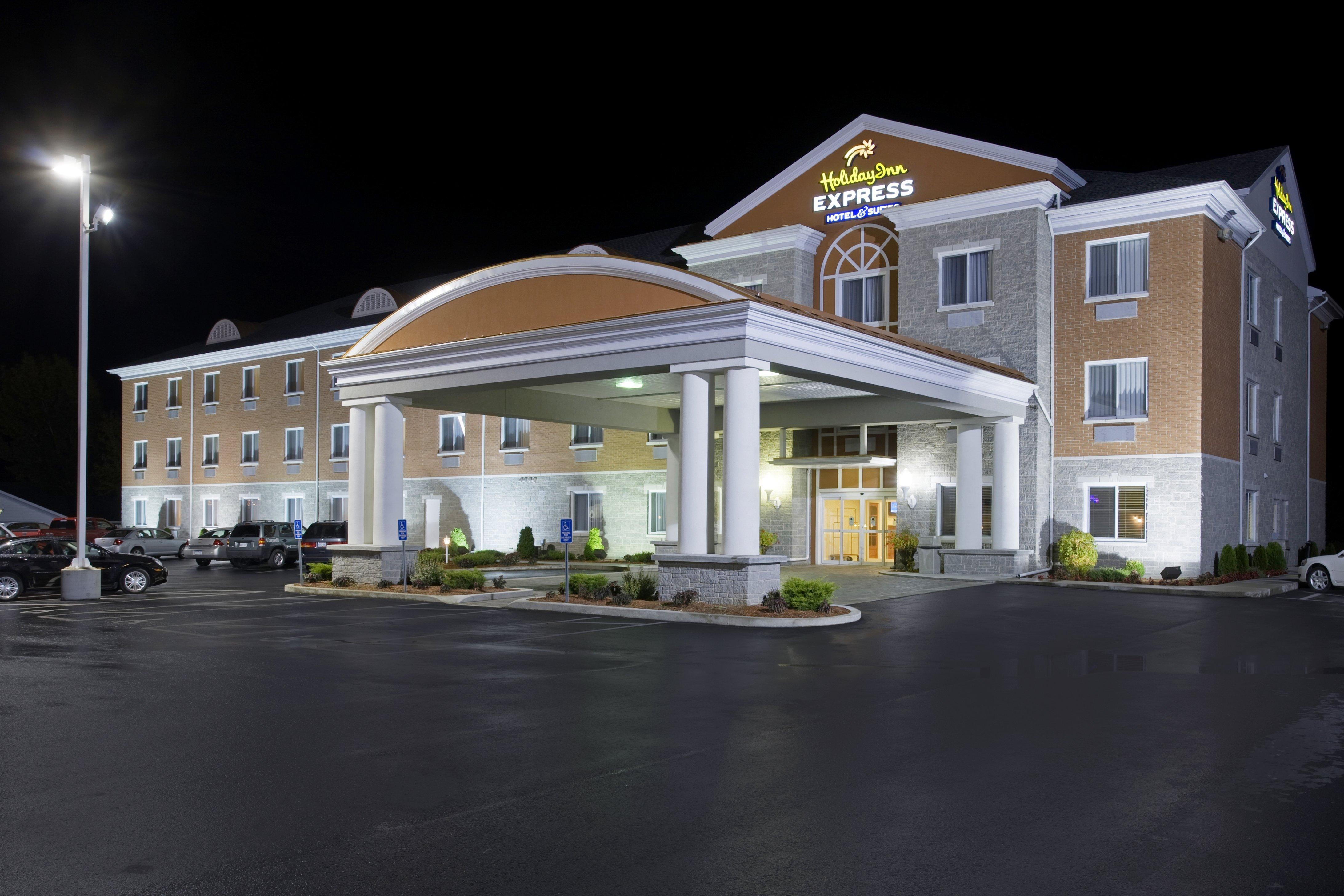 Holiday Inn Express Hotel & Suites 1000 Islands - Gananoque By Ihg Экстерьер фото
