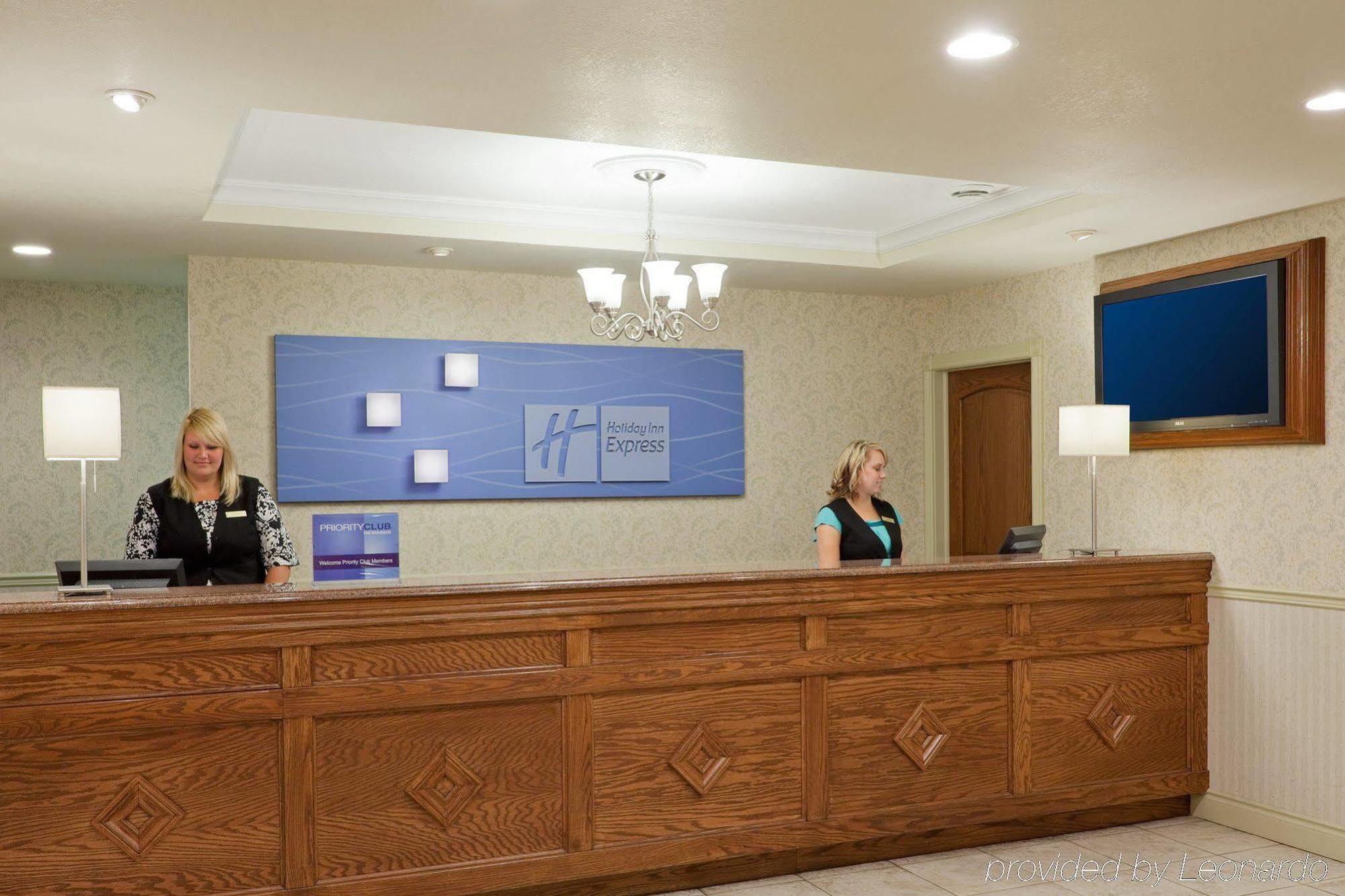 Holiday Inn Express Hotel & Suites 1000 Islands - Gananoque By Ihg Интерьер фото