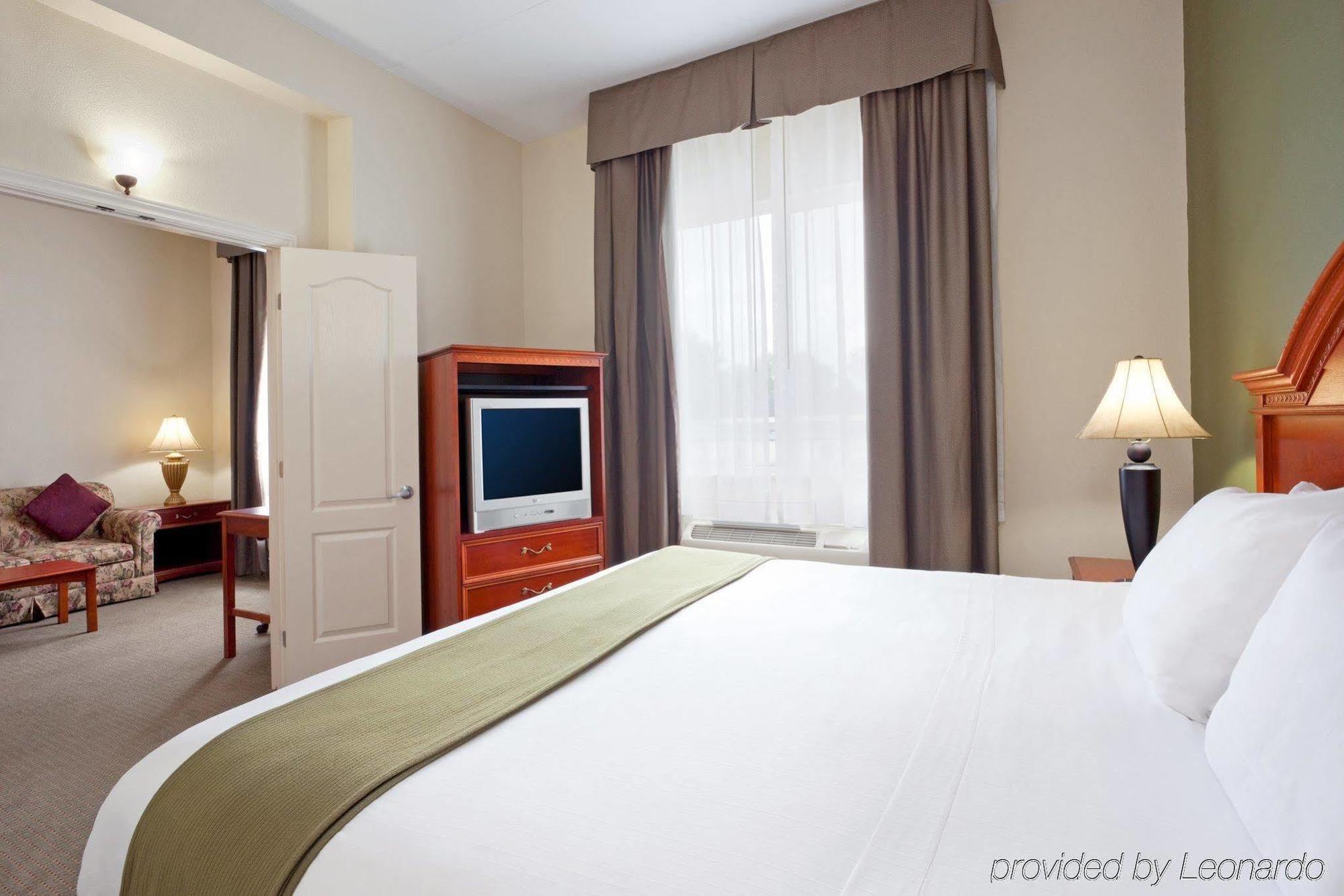 Holiday Inn Express Hotel & Suites 1000 Islands - Gananoque By Ihg Экстерьер фото